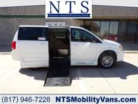 DODGE GRAND CARAVAN SE MOBILITY HANDICAP WHEELCHAIR MANUAL RAMP VAN Irving, TX - Image 2