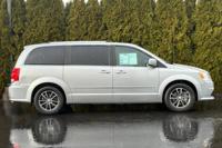 2017 Dodge Grand Caravan Mini Van SXT Passenger Van ((Call or Text 503-769-7691)) - Image 4