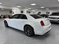 2015 Chrysler 300 S Houston - Image 4