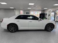 2015 Chrysler 300 S Houston - Image 9