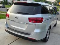 Wow! A 2021 Kia Sedona with 117,061 Miles-long island Freeport - Image 7