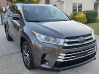 Take a look at this 2018 Toyota Highlander-long island Freeport - Image 2