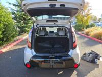 2016 Kia Soul + 4dr Crossover Wagon Roberto's Auto Sales - Image 10