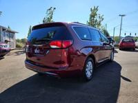 2017 Chrysler Pacifica Touring L 4dr Mini Van Minivan Roberto's Auto Sales - Image 6