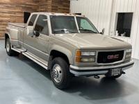 1998 GMC Sierra 3500 4x4 4WD SLT / 7.4L V8 / DUALLY / 113K Miles Truc M&M Investment Cars - Gladstone - Image 3