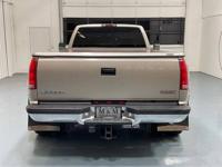 1998 GMC Sierra 3500 4x4 4WD SLT / 7.4L V8 / DUALLY / 113K Miles Truc M&M Investment Cars - Gladstone - Image 7