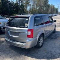2016 Chrysler Town and Country - FINANCING AVAILABLE! - Dealmaker Auto DEALMAKER AUTO SALES - - Image 4