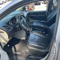 2016 Chrysler Town and Country - FINANCING AVAILABLE! - Dealmaker Auto DEALMAKER AUTO SALES - - Image 5