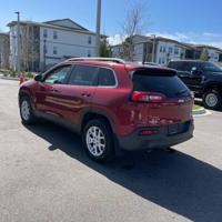 2017 Jeep Cherokee - FINANCING AVAILABLE! DEALMAKER AUTO SALES - - Image 4