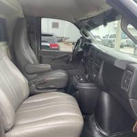 2016 GMC Savana 2500 - FINANCING AVAILABLE! - DEALMAKER AUTO SALES - - Image 9