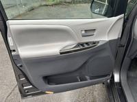 2019 Toyota Sienna XLE AWD --Clean title, 1owner, Loaded, Nice-- kirkland - Image 10