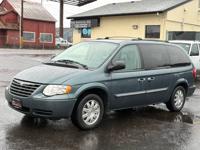 2005 Chrysler Town & Country Touring - WHEELCHAIR VAN / HANDICAP / 24K Wheelchair Van In Beaverton - Image 4