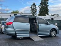 2008 Toyota Sienna Limited - WHEELCHAIR VAN / INFLOOR RAMP / SWIVEL Wheeelchair van in beaverton - Image 4