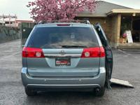 2008 Toyota Sienna Limited - WHEELCHAIR VAN / INFLOOR RAMP / SWIVEL Wheeelchair van in beaverton - Image 6