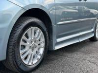 2008 Toyota Sienna Limited - WHEELCHAIR VAN / INFLOOR RAMP / SWIVEL Wheeelchair van in beaverton - Image 8