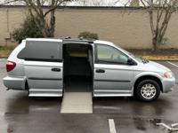 2004 Dodge Grand Caravan Wheelchair Van - KNEELING / ONLY 75K MILES! Wheelchair Van In Beaverton - Image 4