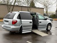 2004 Dodge Grand Caravan Wheelchair Van - KNEELING / ONLY 75K MILES! Wheelchair Van In Beaverton - Image 5
