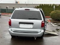 2004 Dodge Grand Caravan Wheelchair Van - KNEELING / ONLY 75K MILES! Wheelchair Van In Beaverton - Image 6