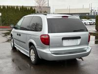 2004 Dodge Grand Caravan Wheelchair Van - KNEELING / ONLY 75K MILES! Wheelchair Van In Beaverton - Image 7
