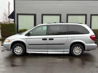 2004 Dodge Grand Caravan Wheelchair Van - KNEELING / ONLY 75K MILES! Wheelchair Van In Beaverton - Image 8