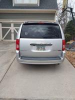 Chrysler town & country daily driver otp north - Image 7