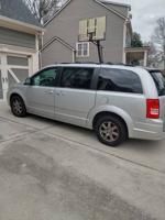 Chrysler town & country daily driver otp north - Image 8