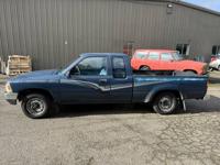 1989 Toyota Extra-Cab Deluxe Truck 1-Certified Carfax Local Owner 76k Bellevue (Local Owner) - Image 3