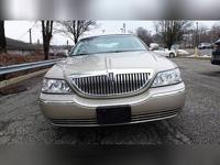 2006 Lincoln Town Car Signature Limited 4dr Sedan - Image 3