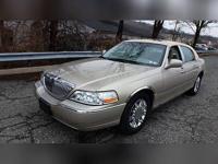 2006 Lincoln Town Car Signature Limited 4dr Sedan - Image 4