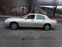 2006 Lincoln Town Car Signature Limited 4dr Sedan - Image 5