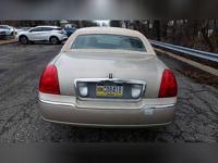 2006 Lincoln Town Car Signature Limited 4dr Sedan - Image 7