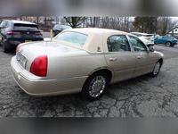 2006 Lincoln Town Car Signature Limited 4dr Sedan - Image 8