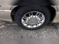 2006 Lincoln Town Car Signature Limited 4dr Sedan - Image 10