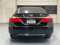 2013 Honda Accord Sport Sedan / 2.4L 4 Cyl / 6-SPEED MANUAL/1-OWNER SeM&M Investment Cars - Gladstone - Image 7