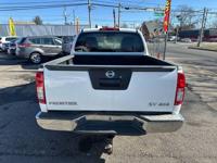 2013 Nissan Frontier SL Crew Cab 4WD Camden, NJ - Image 4
