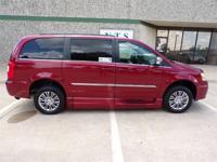 CHRYSLER TOWN & COUNTRY TOURING- L HANDICAPPED WHEELCHAIR PWR RAMP VAN Irving, TX - Image 3