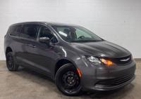 2017 Chrysler Pacifica LX Minivan 4D north chicagoland - Image 4