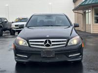 2011 MERCEDES-BENZ C300 SPORT 4MATIC AWD// LUXURY//GREAT DEAL - Image 3