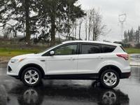 2016 Ford Escape SE / ONLY 87k Miles / Serviced / Backup Camera / B multnomah county - Image 3