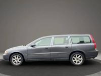 LOW MILES • 2004 VOLVO V70 2.5T • WAGON • LEATHER & HEATED • MOONROOF HILLSBORO - Image 8