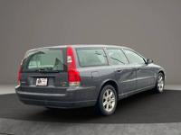 LOW MILES • 2004 VOLVO V70 2.5T • WAGON • LEATHER & HEATED • MOONROOF HILLSBORO - Image 10