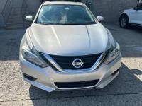 2017 Nissan Altima - 32k miles, Leather, Navigation, Sunroof - Image 10