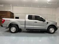 2023 Ford F-150 4x4 4WD F150 XL Super Cab 4dr / 3.3L V6 / Backup CameM&M Investment Cars - Gladstone - Image 5