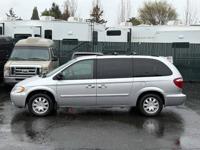 2007 Chrysler Town & Country Touring - WHEELCHAIR LIFT / ONLY 29K MILE Wheelchair Van In Beaverton - Image 3
