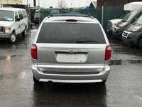 2007 Chrysler Town & Country Touring - WHEELCHAIR LIFT / ONLY 29K MILE Wheelchair Van In Beaverton - Image 4