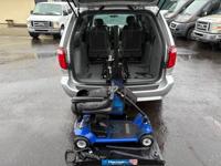 2007 Chrysler Town & Country Touring - WHEELCHAIR LIFT / ONLY 29K MILE Wheelchair Van In Beaverton - Image 5
