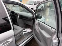 2007 Chrysler Town & Country Touring - WHEELCHAIR LIFT / ONLY 29K MILE Wheelchair Van In Beaverton - Image 7