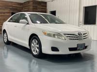 2011 Toyota Camry LE Sedan 2.5L 4 Cyl / LOCAL CAR /135K MILES SedanM&M Investment Cars - Gladstone - Image 3