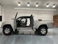 2005 Toyota Tacoma 4x4 4WD V6 TRD SPORT / 6-SPEED MANUAL / LIFTED LIFM&M Investment Cars - Gladstone - Image 6
