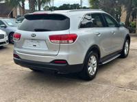 2017 Kia Sorento LX. . . .IN HOUSE FINACING . . . down -206-3054. .👍☎ - Image 6